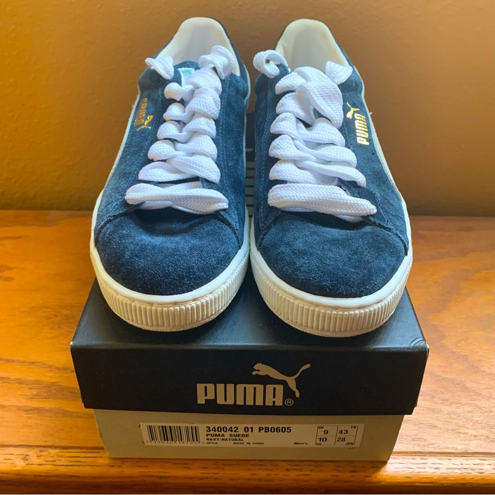 Puma Men’s blue suede Classic XXI athletic shoe (US size 10)